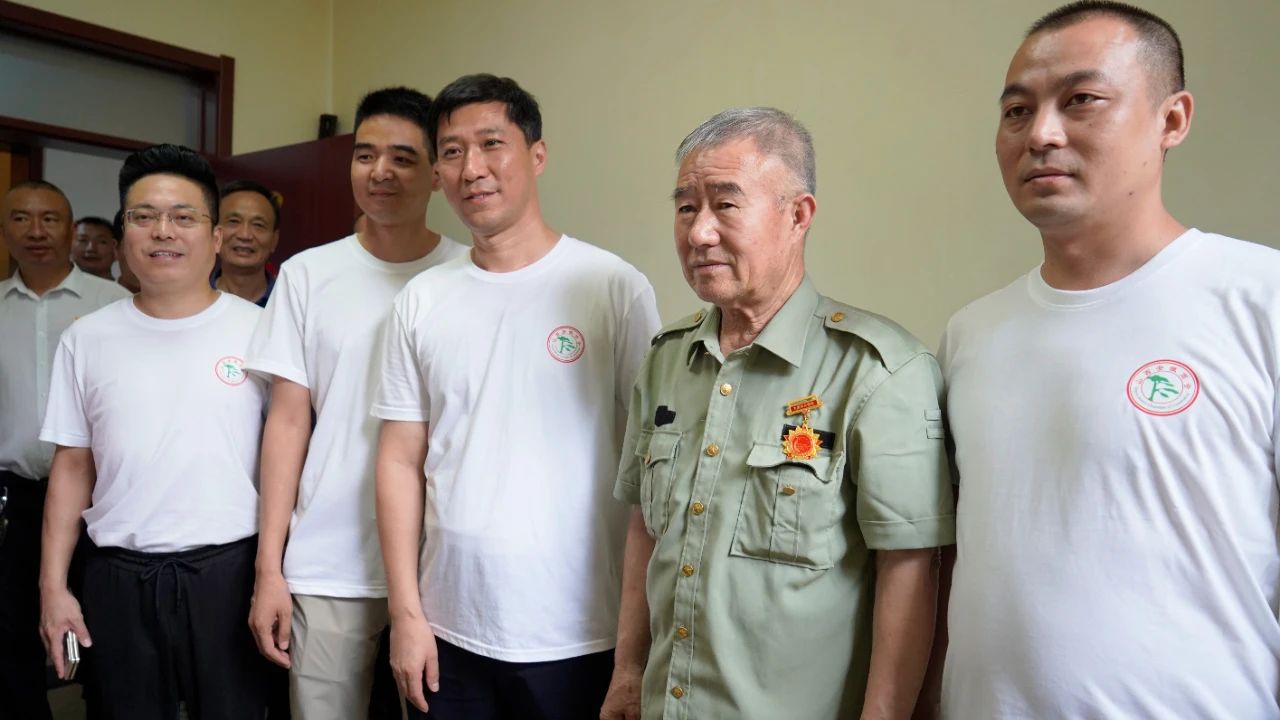 【送溫暖 傳真情】領拓認證黨支部進行慶“八一 ”走訪慰問太原市光榮院活動